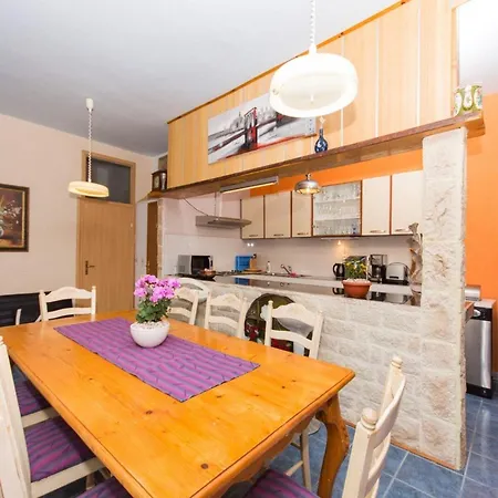 Appartamento Stil - Two Bedroom With Terrace And Sea View Premium Traù